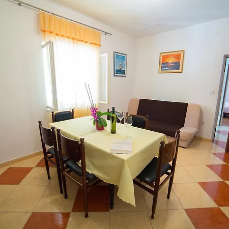 Dora - With Large Garden Terrace: A Donji-polanda Supetar. Island Brac Apartamento *