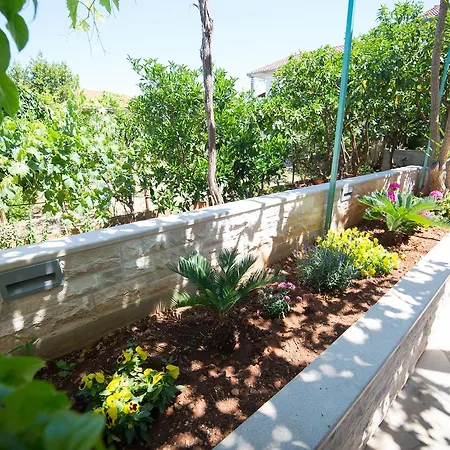 Dora - With Large Garden Terrace: A Donji-polanda Supetar. Island Brac * Supetar