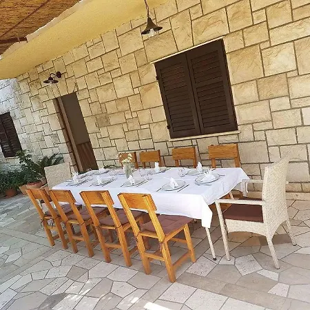 Apartamento Dora - With Large Garden Terrace: A Donji-polanda Supetar. Island Brac