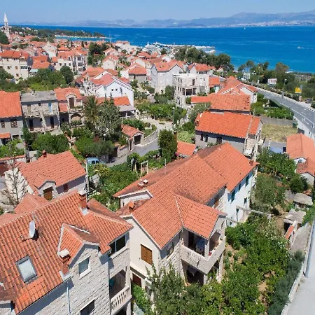 Dora - With Large Garden Terrace: A Donji-polanda Supetar. Island Brac דירה *